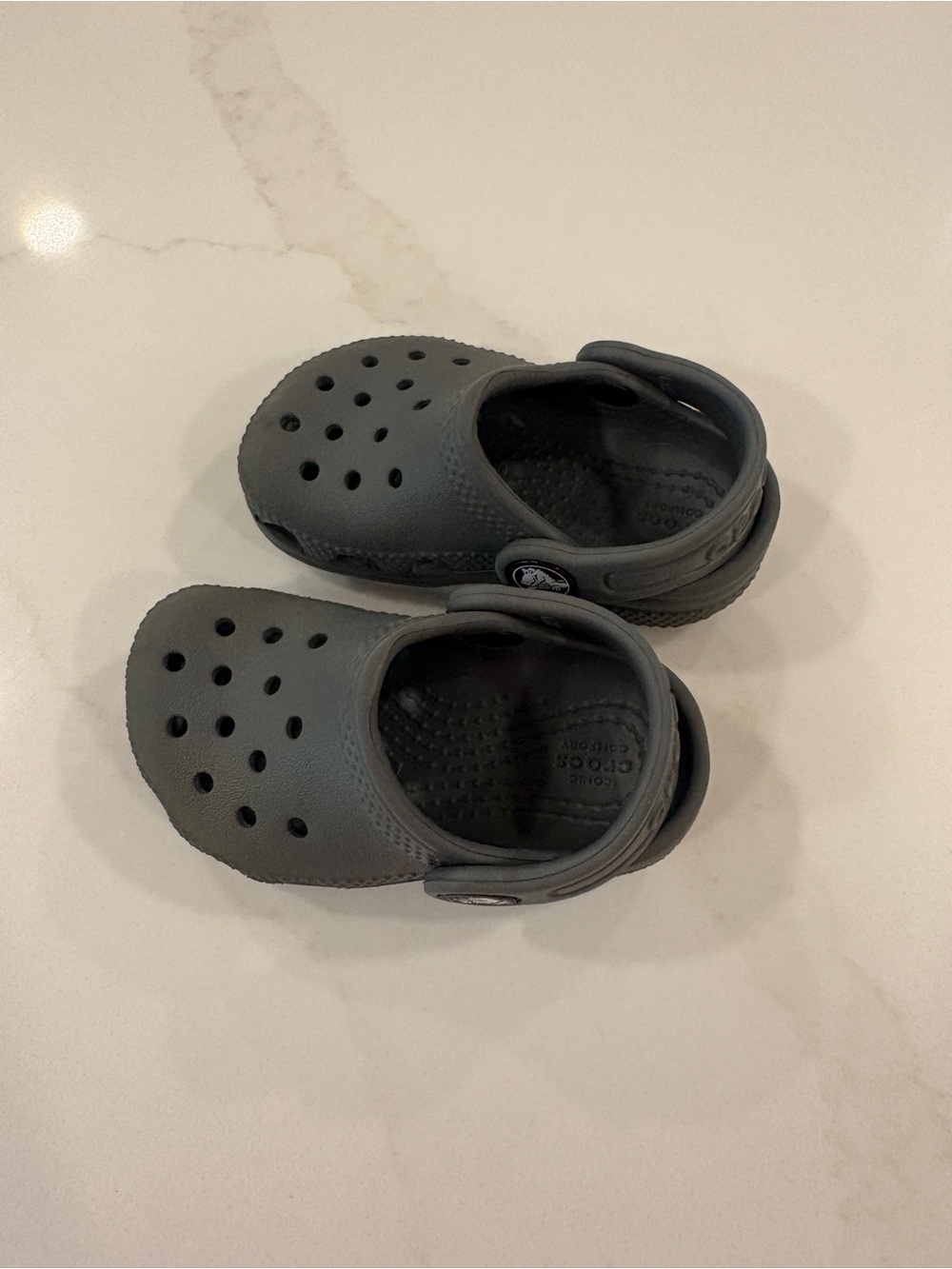 Crocs Kids Classic Clog - Charcoal Gray C4 Perfect for outdoor play!